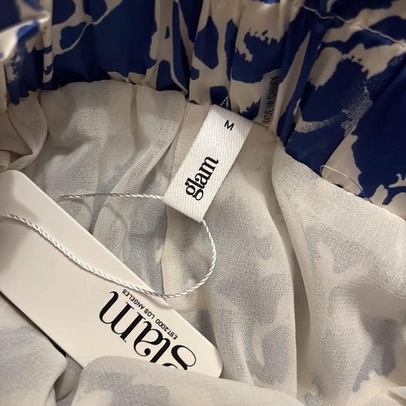 White and blue ruffled elastic shorts - Picture 3 of 5